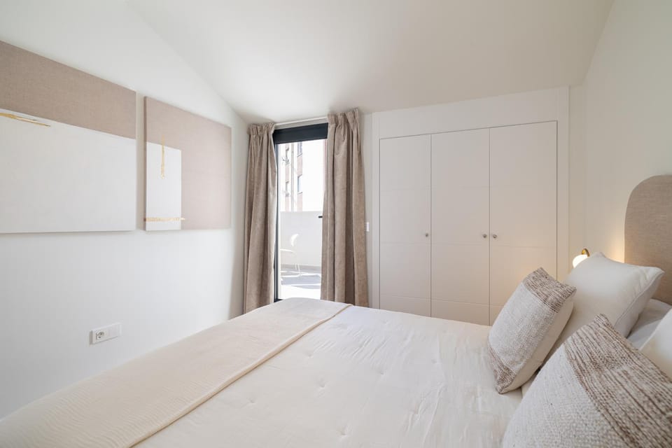 Bed, Balcony/Terrace, Bedroom, wardrobe