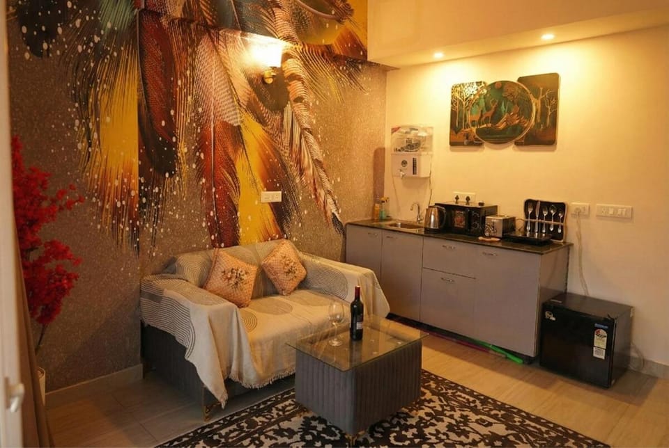 Luxurious 1BHK with Balcony Garden & City View Apartment in Noida