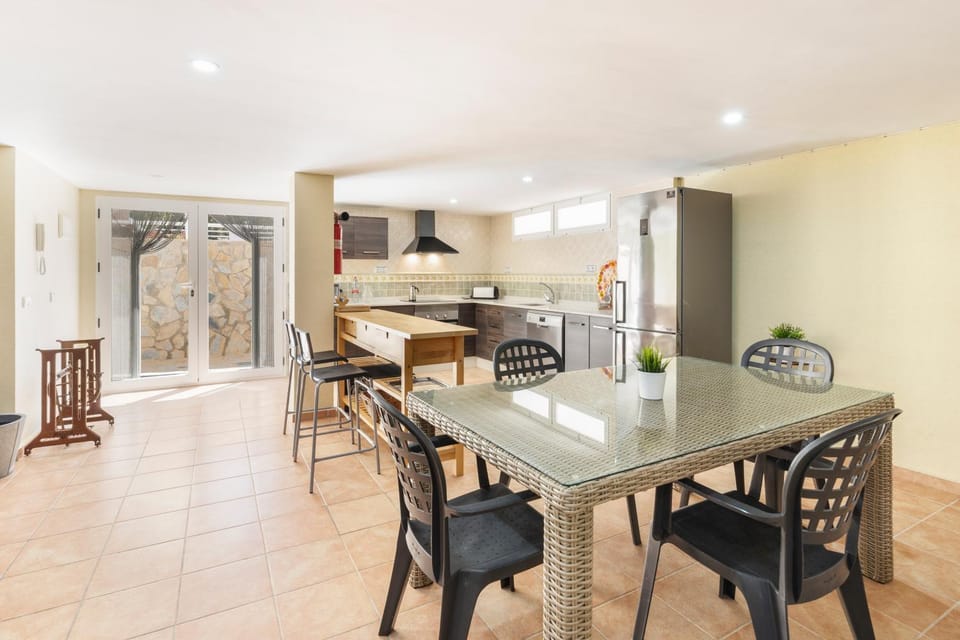 Property building, Kitchen or kitchenette, Living room