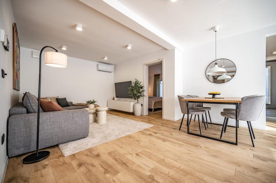 Living room, Seating area, Dining area, air conditioner