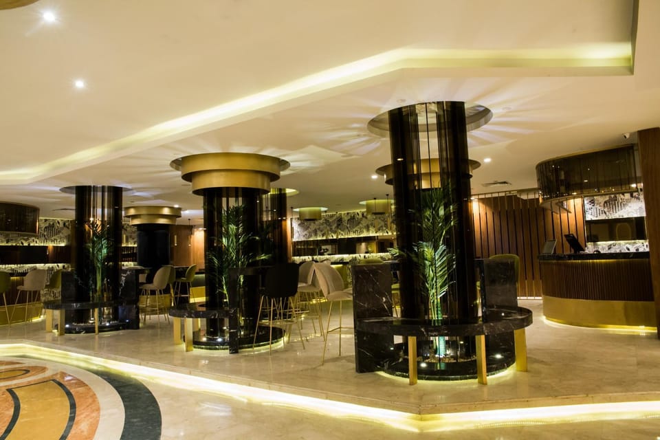 Lounge or bar, Drinks, Alcoholic drinks