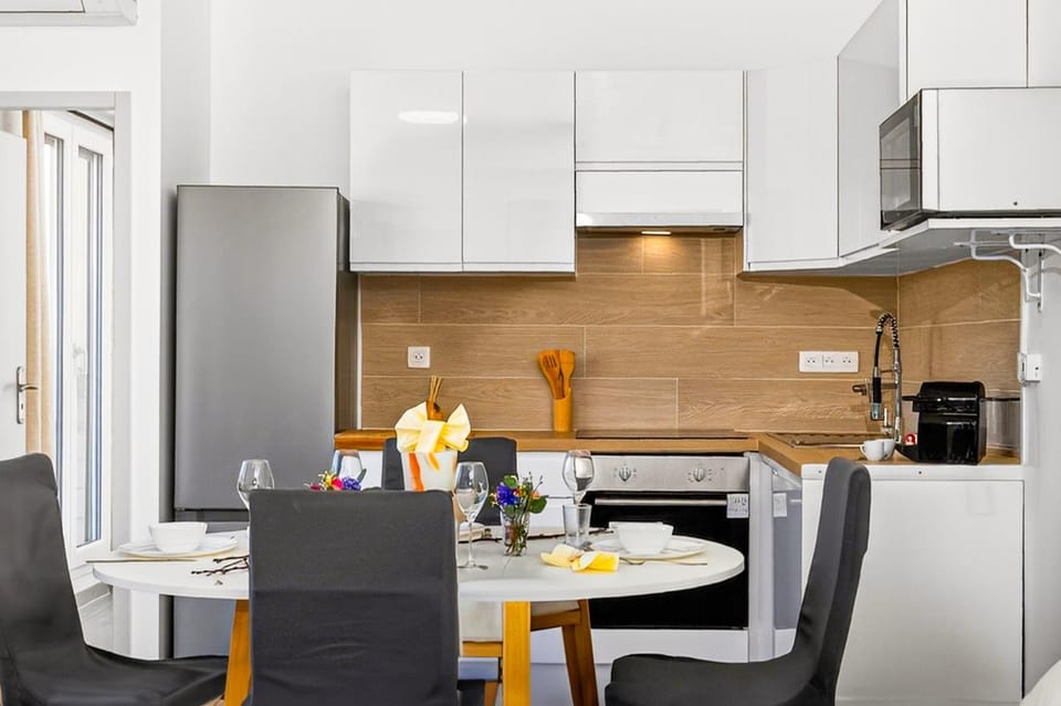 Dining area, Meals, stove, kitchen