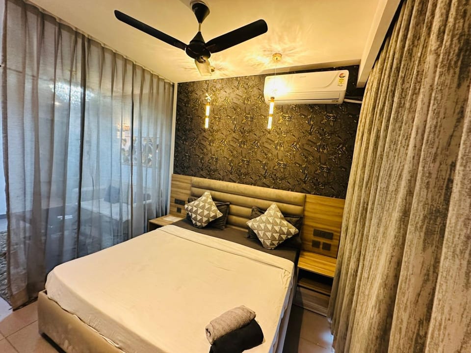 Four Heart Stays Apartment in Noida