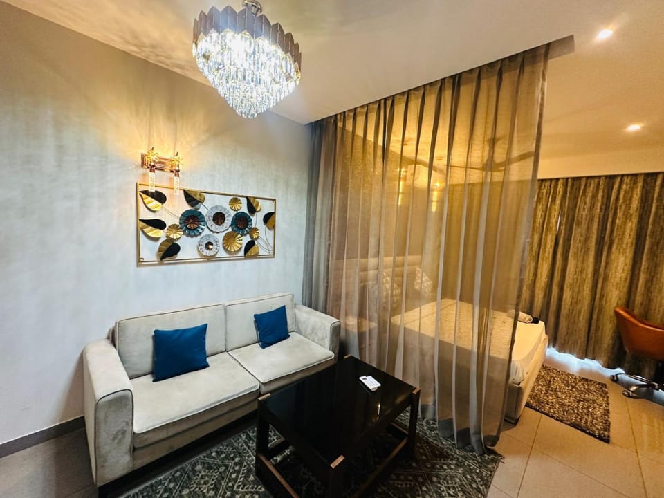 Four Heart Stays Apartment in Noida