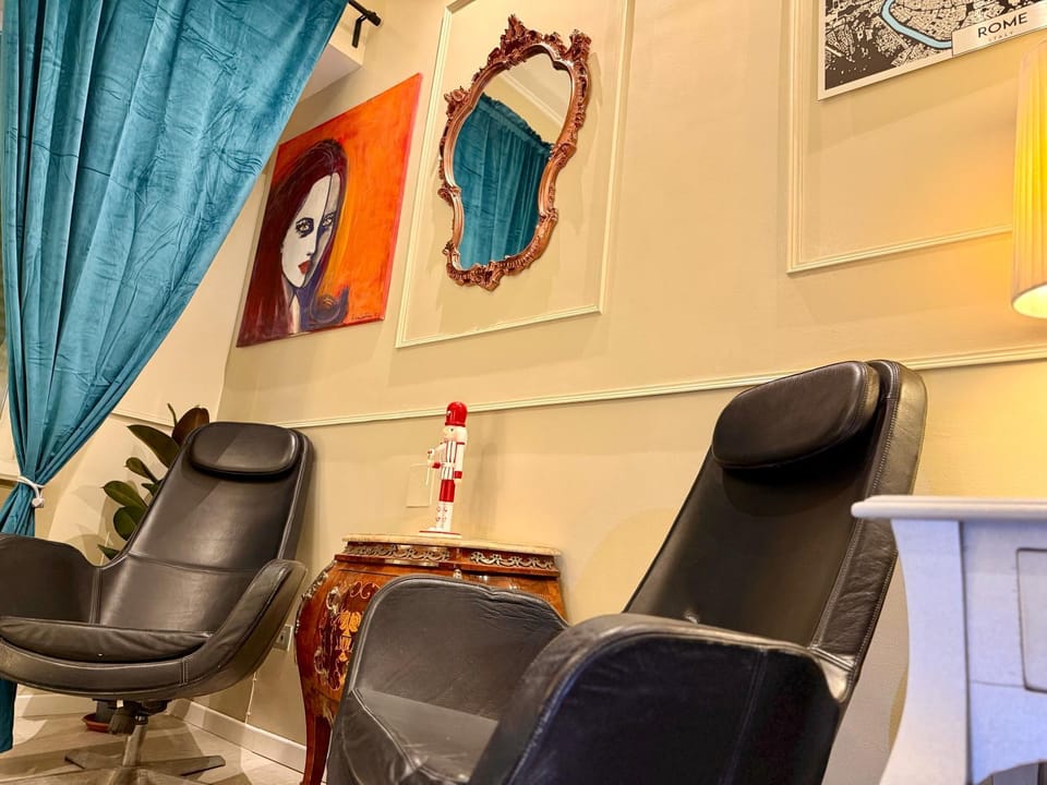 Madame Sofia Budget Basement Rooms with Large Windows - Camera Leggermente sotto il piano Terra con affaccio giardino Bed and Breakfast in Rome