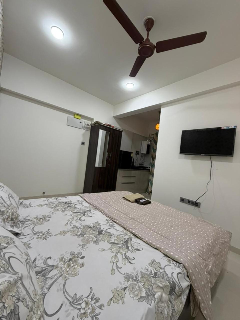 RK Stay Studio Fully Furnished Pune Balewadi Highstreet Apartment in Pune
