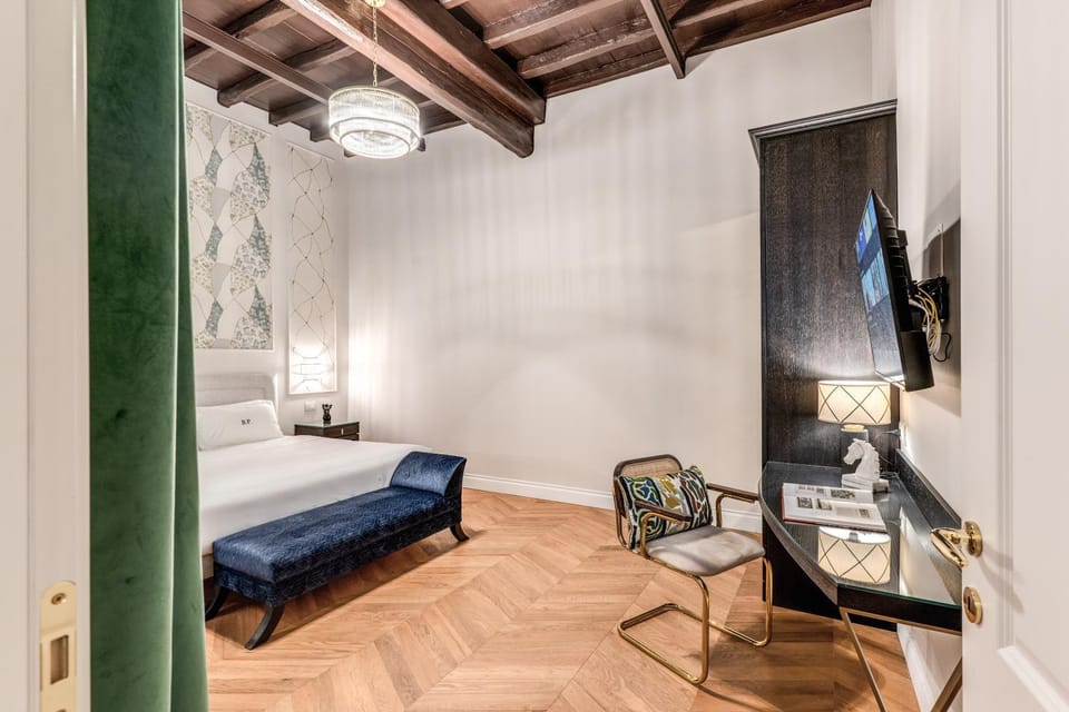 Photo of the whole room, Bedroom
