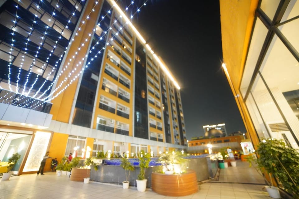 Luxurious 1BHK with City View Apartment in Noida