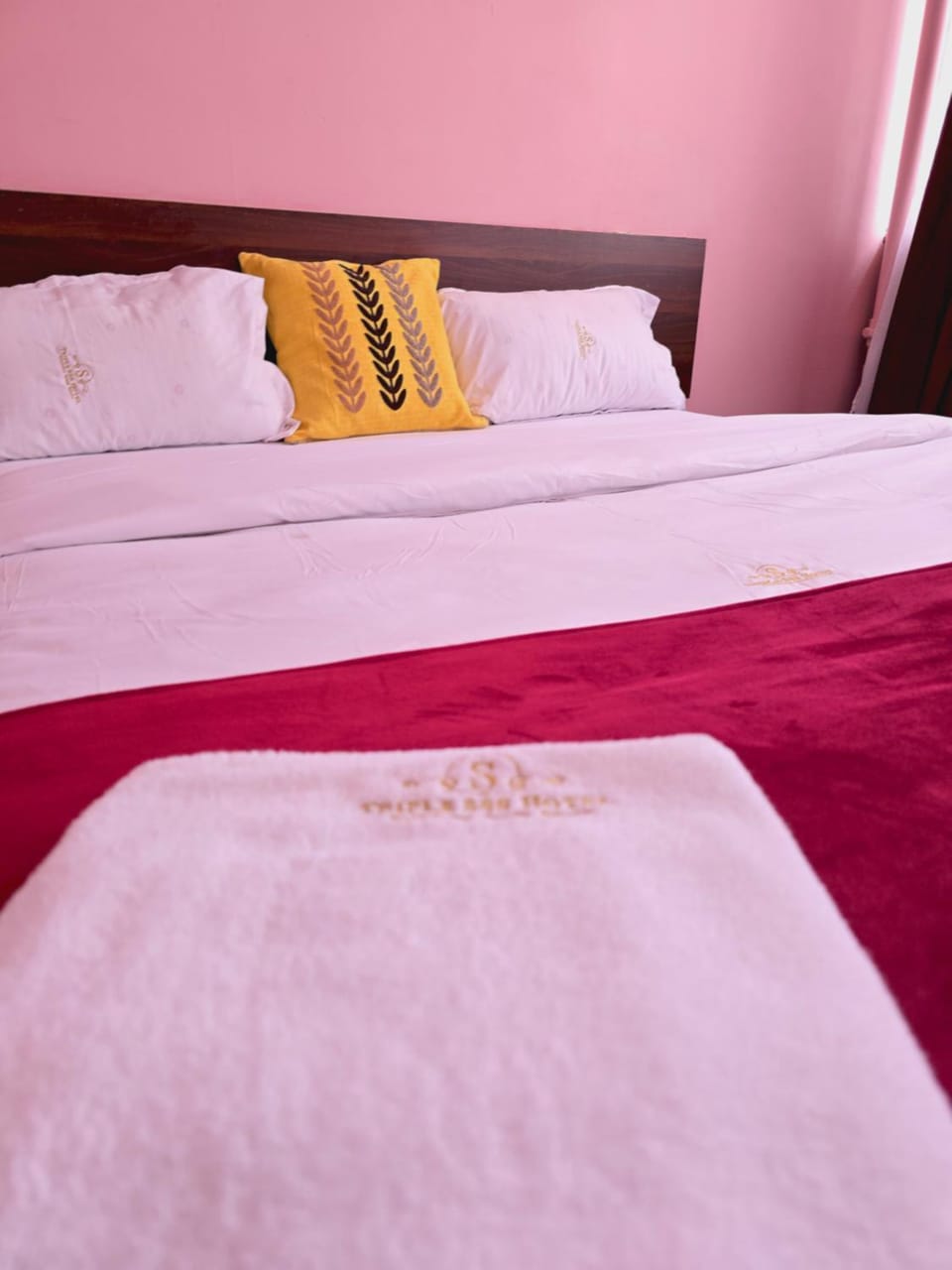 Bedroom, towels