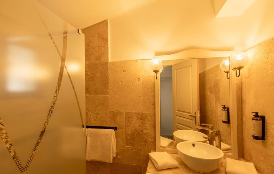 Shower, Bathroom, towels