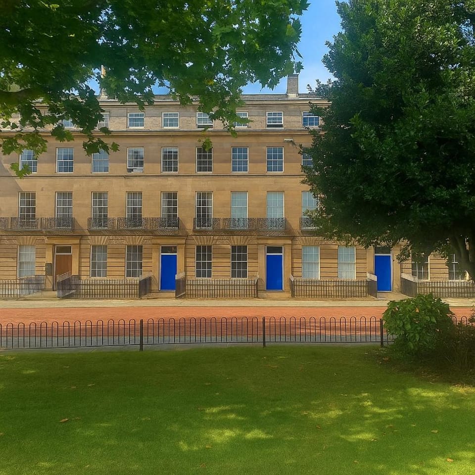Georgian Square Free parking 10 min to L1 Apartment in Liverpool