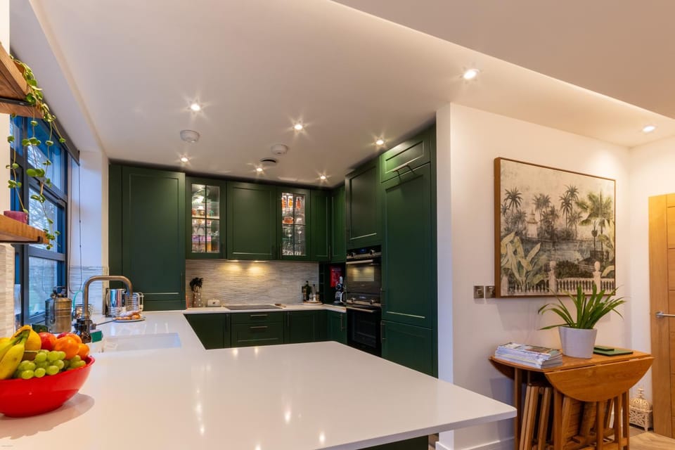 Kitchen or kitchenette, dishwasher, oven, kitchen