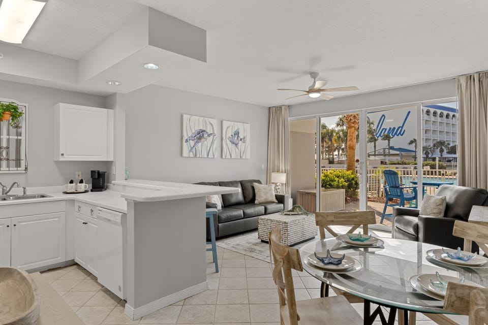 Gulfside 107 at Destin West - Ground Floor - Direct Pool & Beach Access - Free Beach Service House in Okaloosa Island