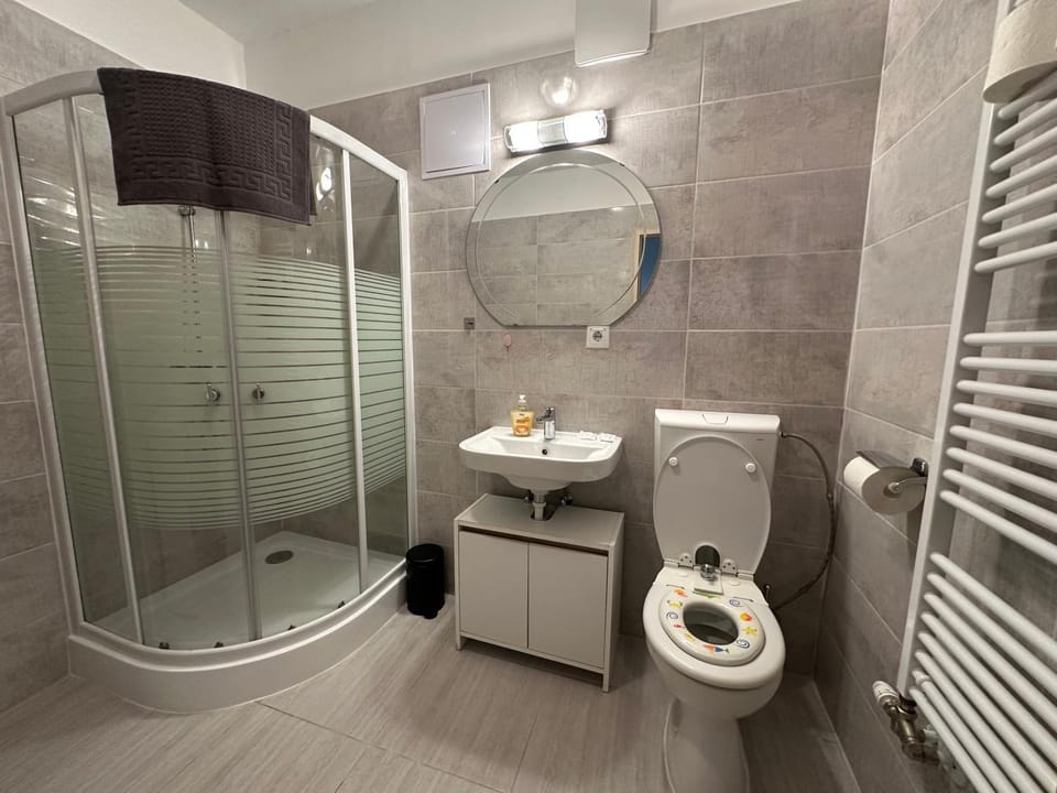 Shower, Toilet, Bathroom