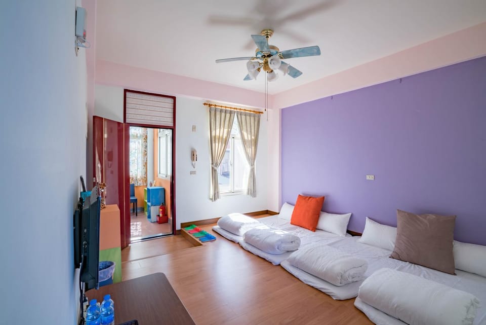 Day, Photo of the whole room