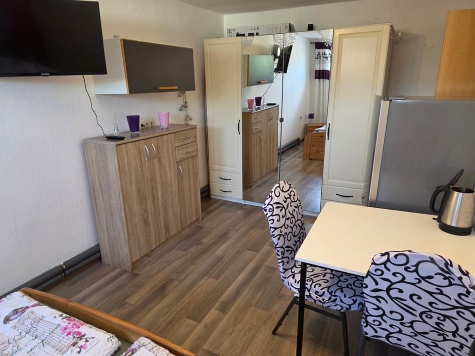 TV and multimedia, Coffee/tea facilities, Dining area, towels