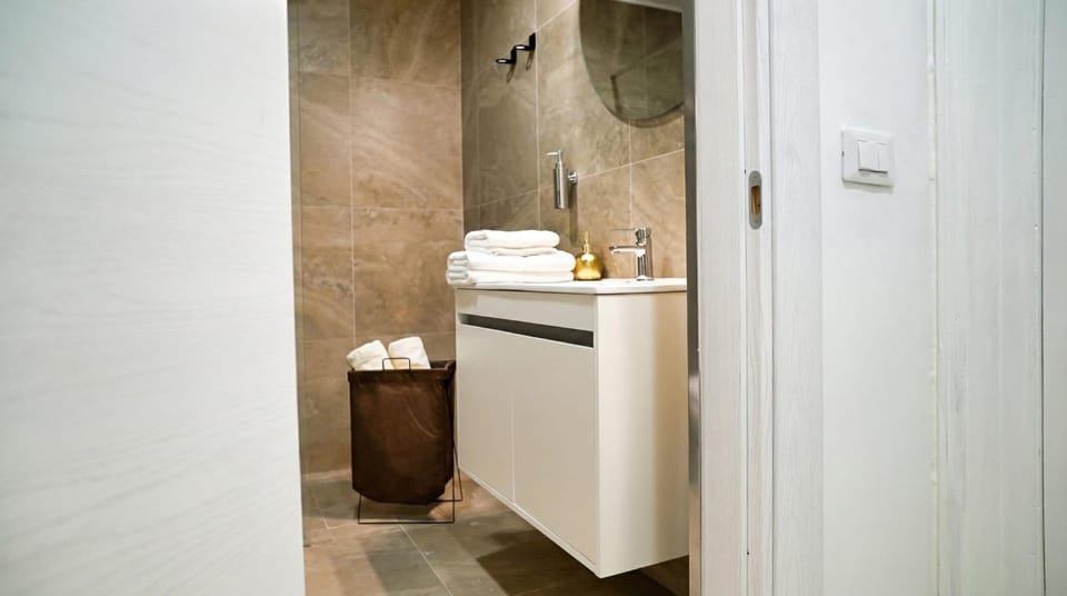 Bathroom, towels