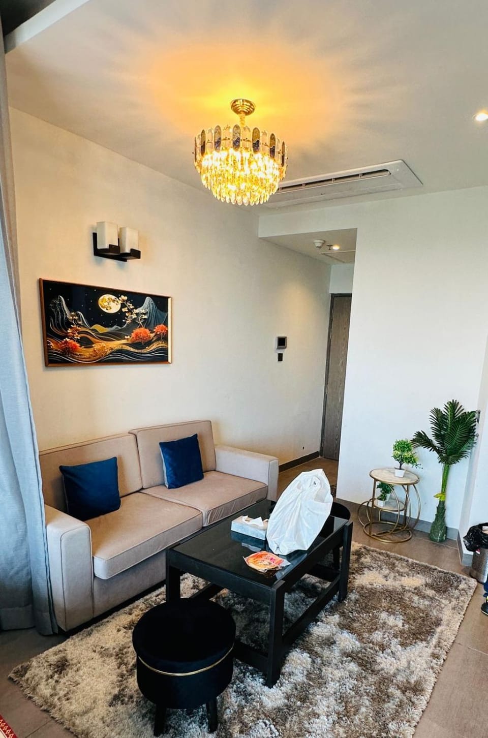 Four Heart Stays Apartment in Noida