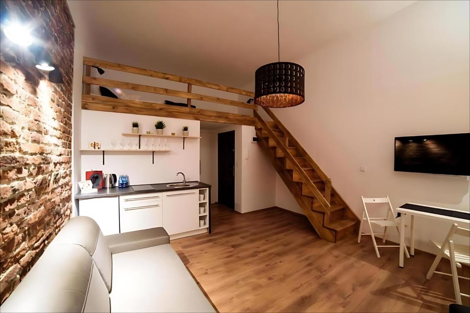 TV and multimedia, Kitchen or kitchenette, Living room, Seating area, Dining area