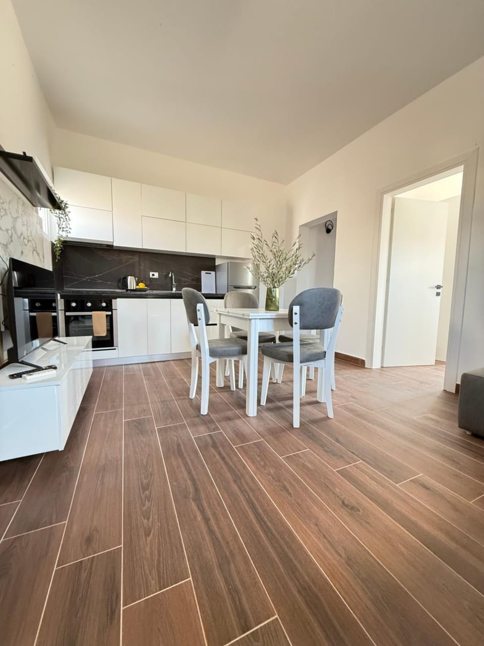Kitchen or kitchenette, Living room, Dining area