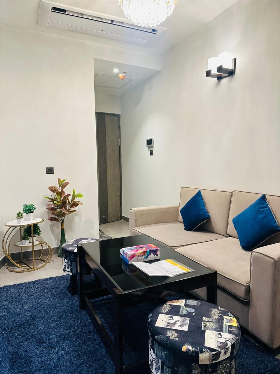 Four Heart Stays Apartment in Noida