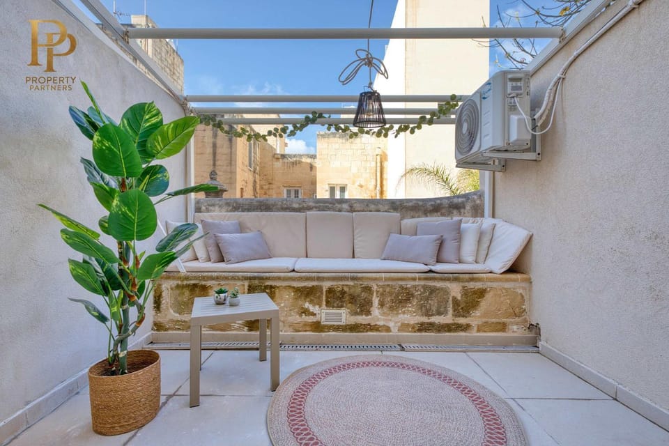 Studio in Sliema's perfect spot walk to sea Apartment in Sliema