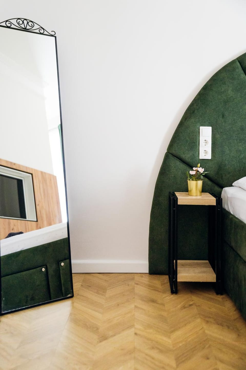 Bed, Living room