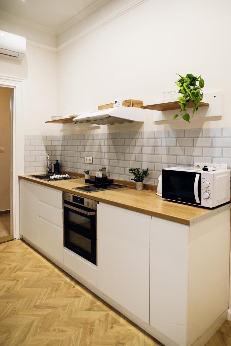 Kitchen or kitchenette, microwave, oven, stove