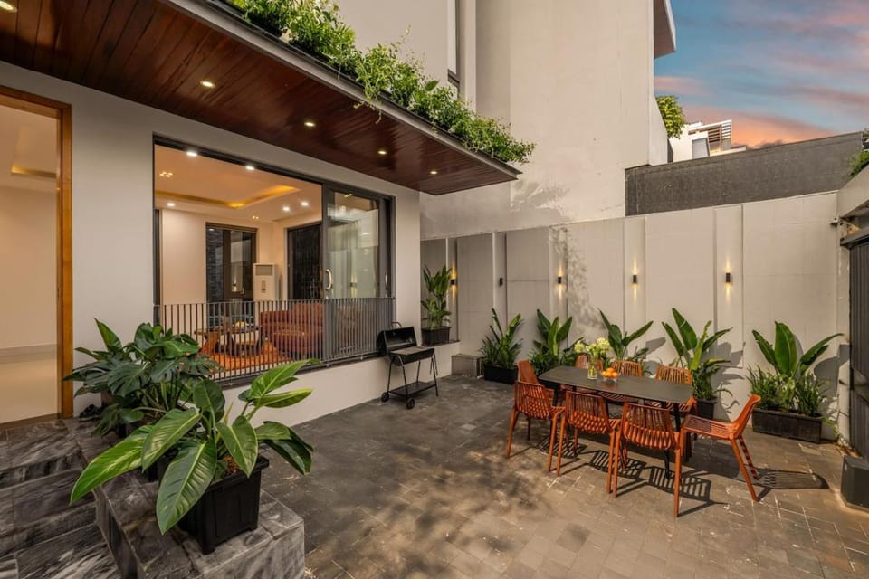 Tiny's Villa 4 - Near Beach, Tourist Town, Pool with Jazcuzzi, Private Karaoke Room Villa in Da Nang
