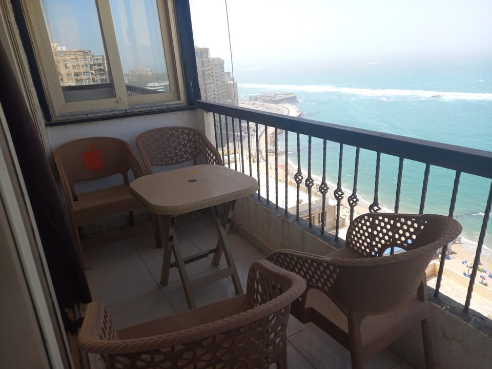 شقة بالمندر بنوراما علي البحر Apartment in Alexandria