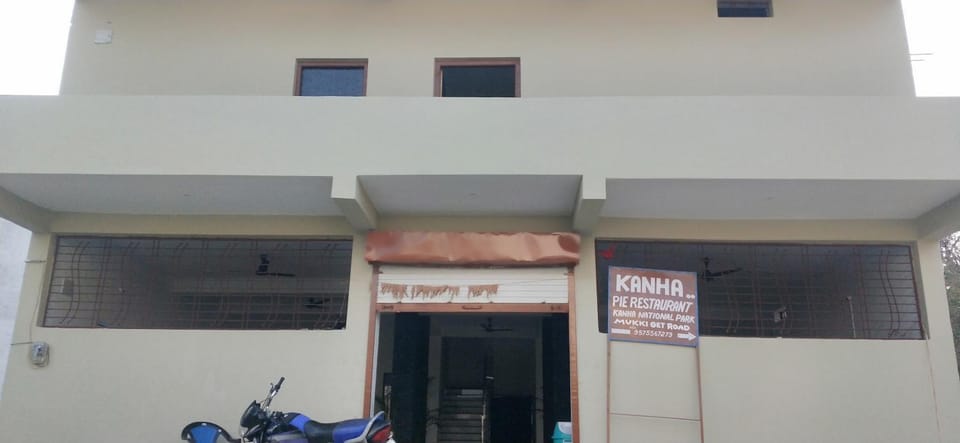 Pie Restuarant and HomeStay Apartment hotel in India