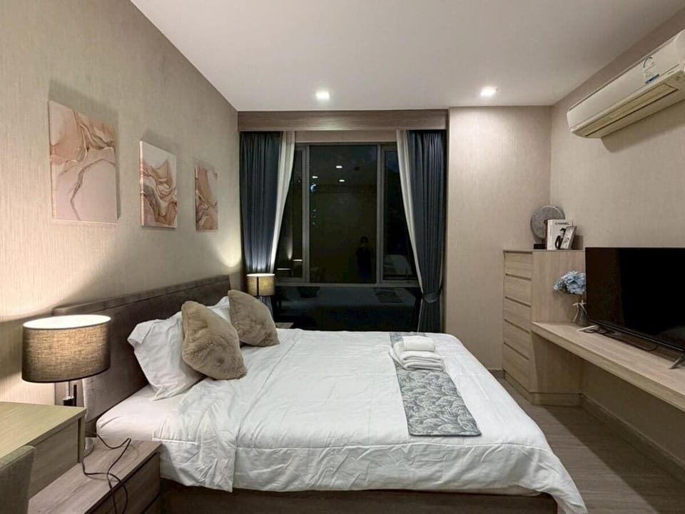 2 Bed 2 Bath Luxury Apartment Next to Convention Center Apartment in Bangkok