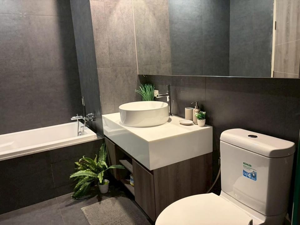 2 Bed 2 Bath Luxury Apartment Next to Convention Center Apartment in Bangkok