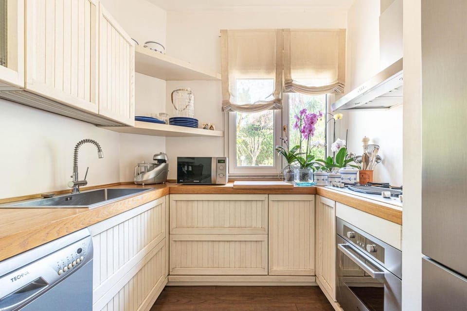 Kitchen or kitchenette, dishwasher, oven, stove
