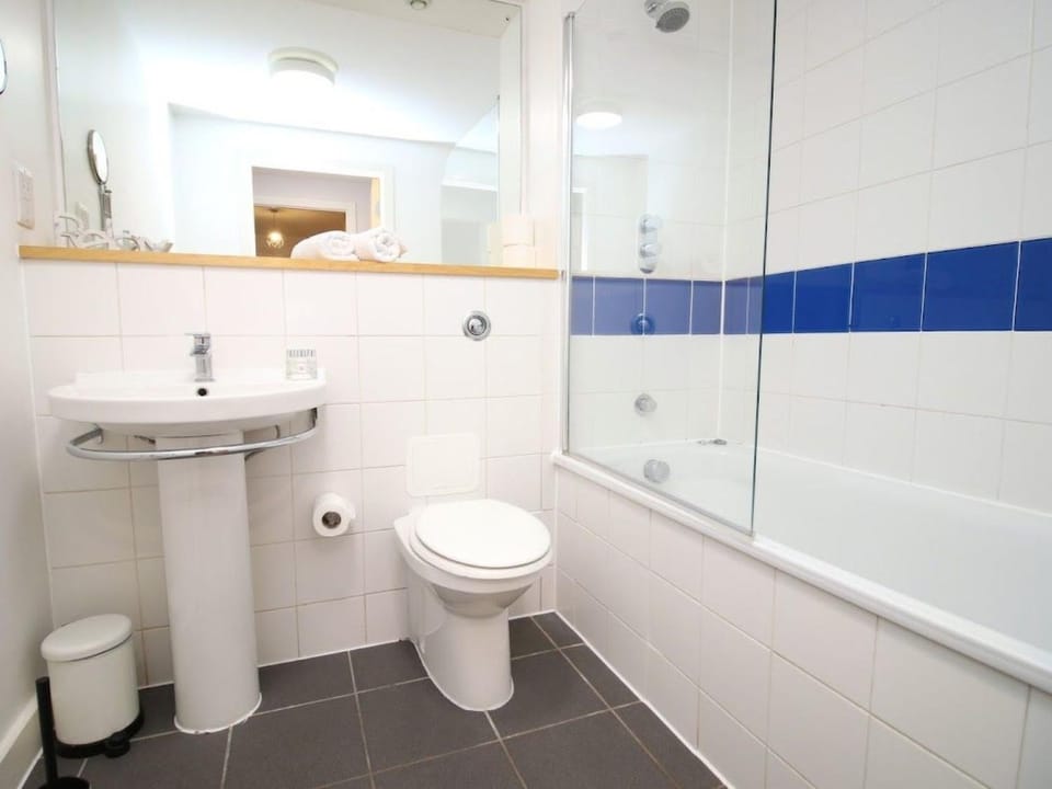 Apartment Zentrale Wohnung Bristol- 2 Betten- Balkon- Wi-Fi by Interhome Apartment in Bristol