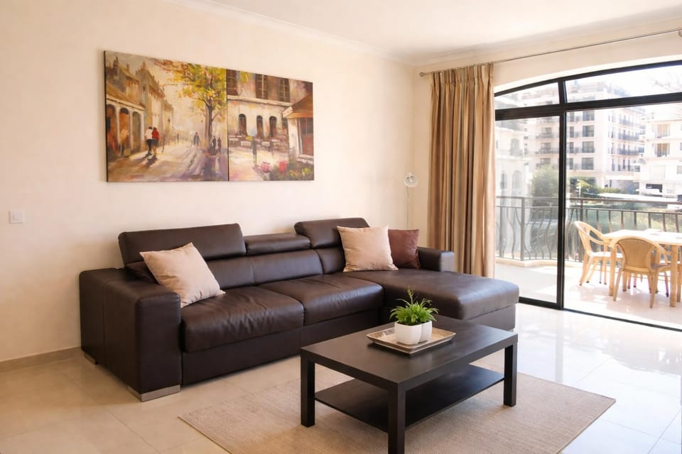 Natural landscape, TV and multimedia, Balcony/Terrace, Living room, internet, air conditioner