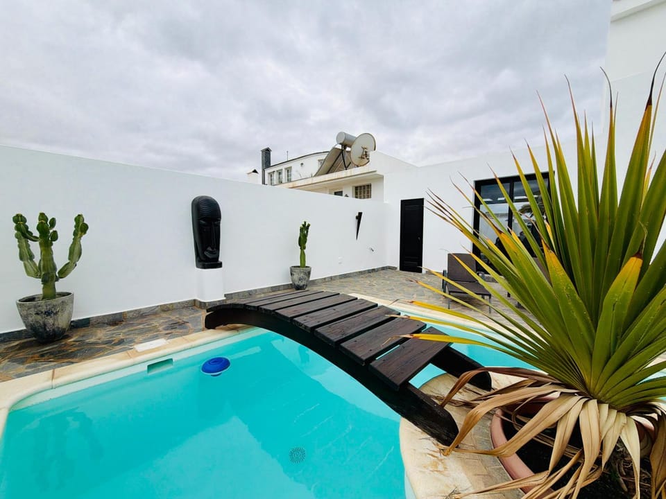 Pool view, Swimming pool, sunbed