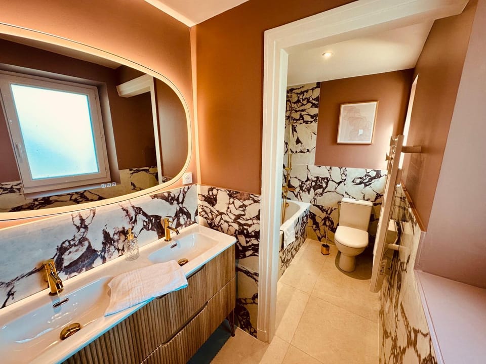 Bathroom, Bath, towels