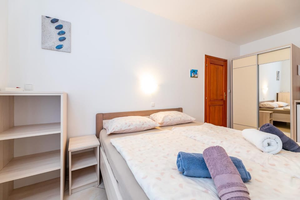 Bed, Photo of the whole room, Bedroom, towels, wardrobe