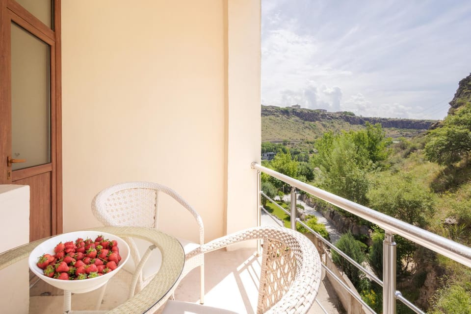 Spring, Day, Natural landscape, View (from property/room), Balcony/Terrace, Mountain view