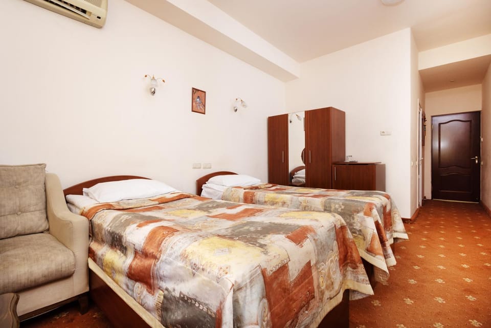 Bed, Photo of the whole room, Bedroom, wardrobe, air conditioner