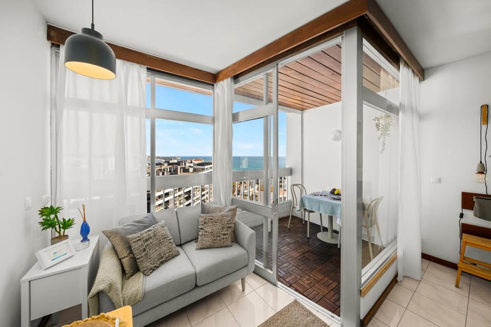 Natural landscape, View (from property/room), Living room, Decorative detail, Decorative detail, Street view