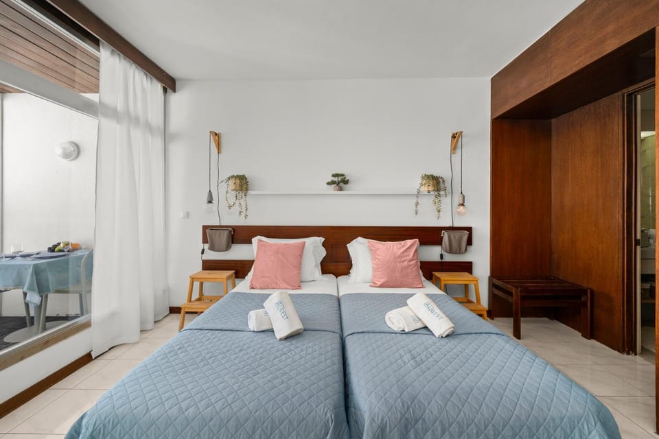 Decorative detail, Bedroom, towels
