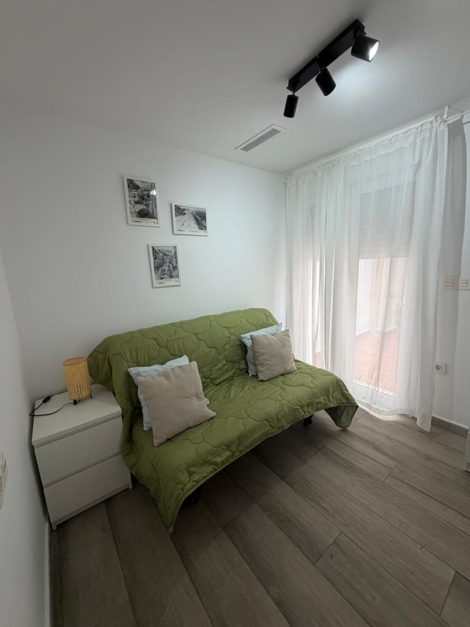 Photo of the whole room, Bedroom