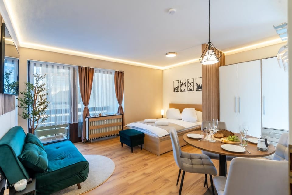 Bed, Living room, Seating area, Dining area, Bedroom