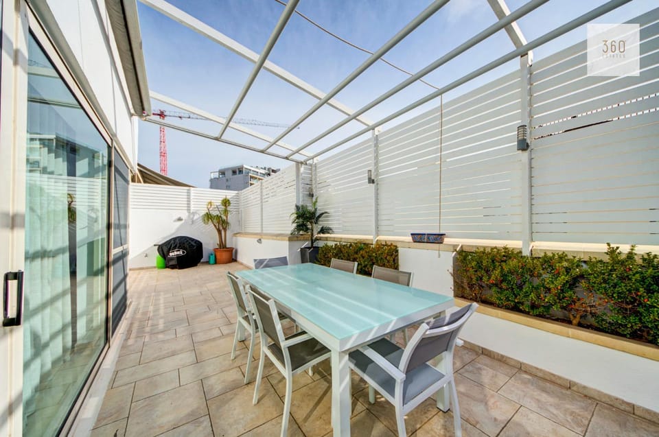 Patio, Day, View (from property/room), Balcony/Terrace, Dining area