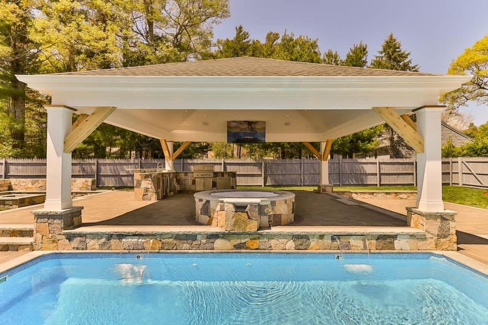 Beachside family POOLSPAOPEN20thAPril House in Centerville