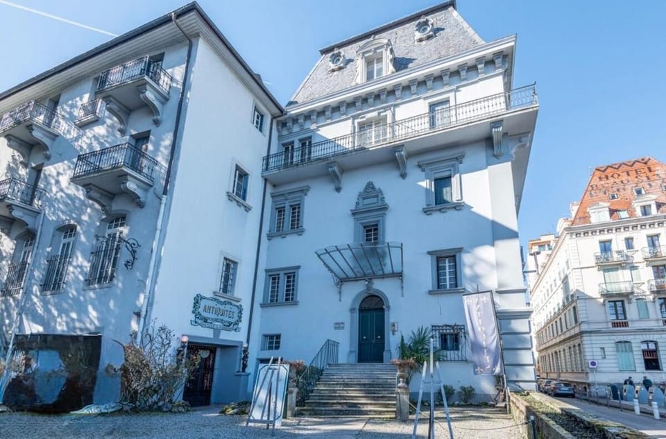 Property building, Street view