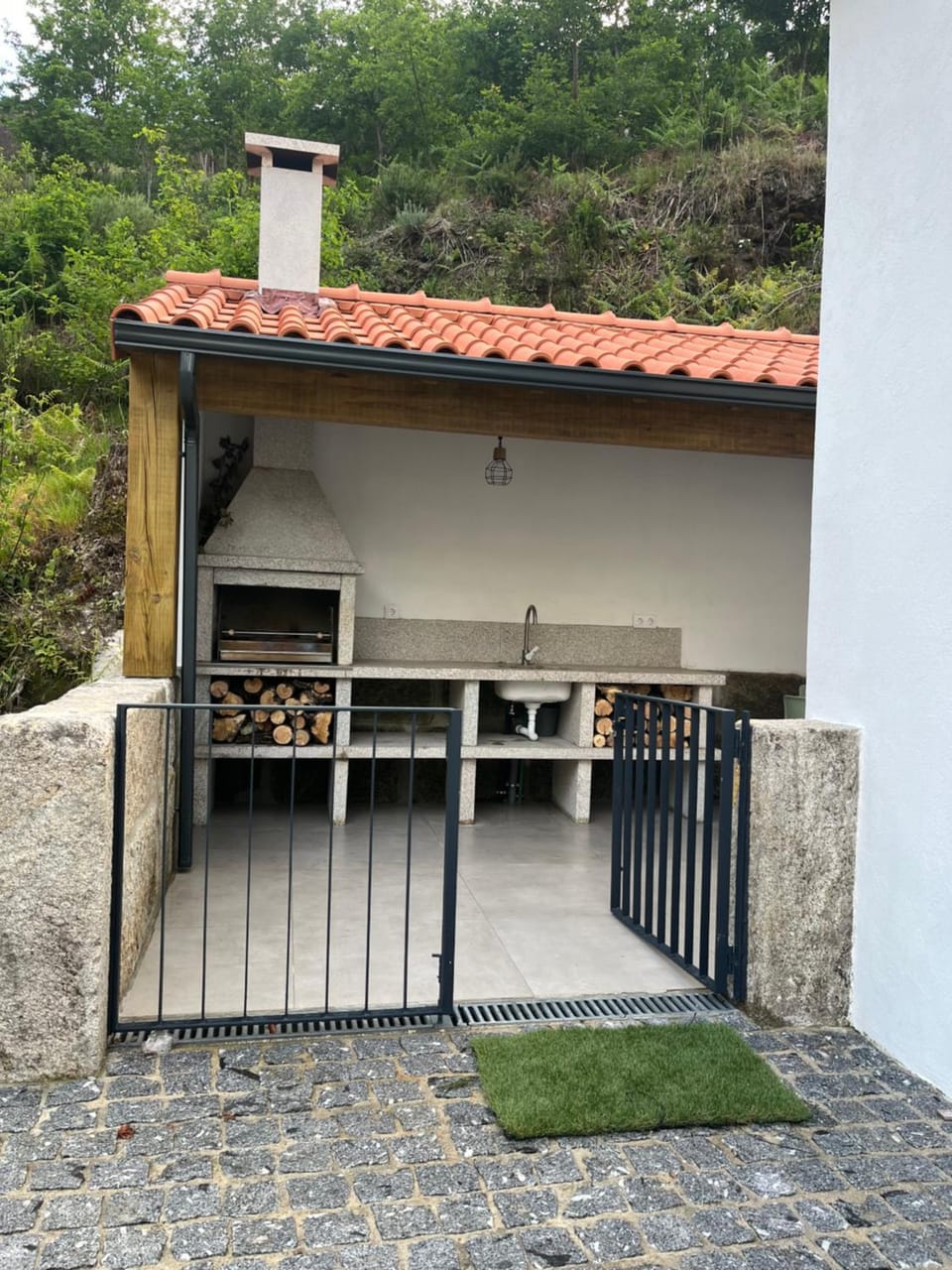 Patio, BBQ facilities