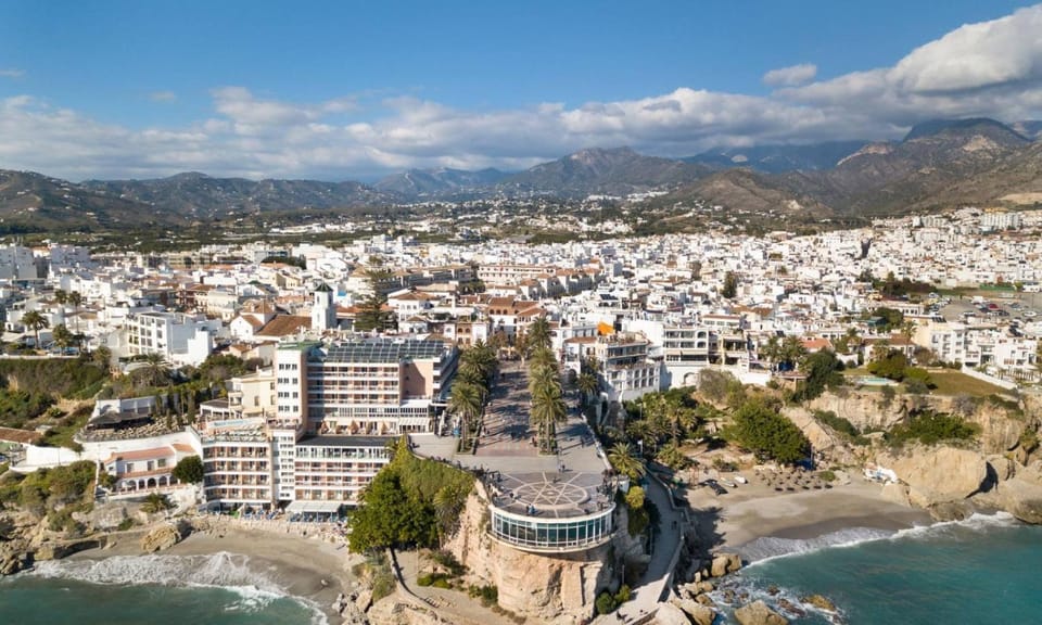 PUSHE Nerja Playa Torrecilla Beach & Tradition Apartment in Nerja